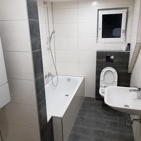 Traumhaftes Ferienapartment In Nurnberg, Direkt An U-bahn, Stadt. Nacherholungsgebiet, Festplatz, Stadion