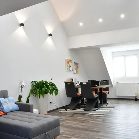 Traumhaftes Ferienapartment In Nurnberg, Direkt An U-bahn, Stadt. Nacherholungsgebiet, Festplatz, Stadion